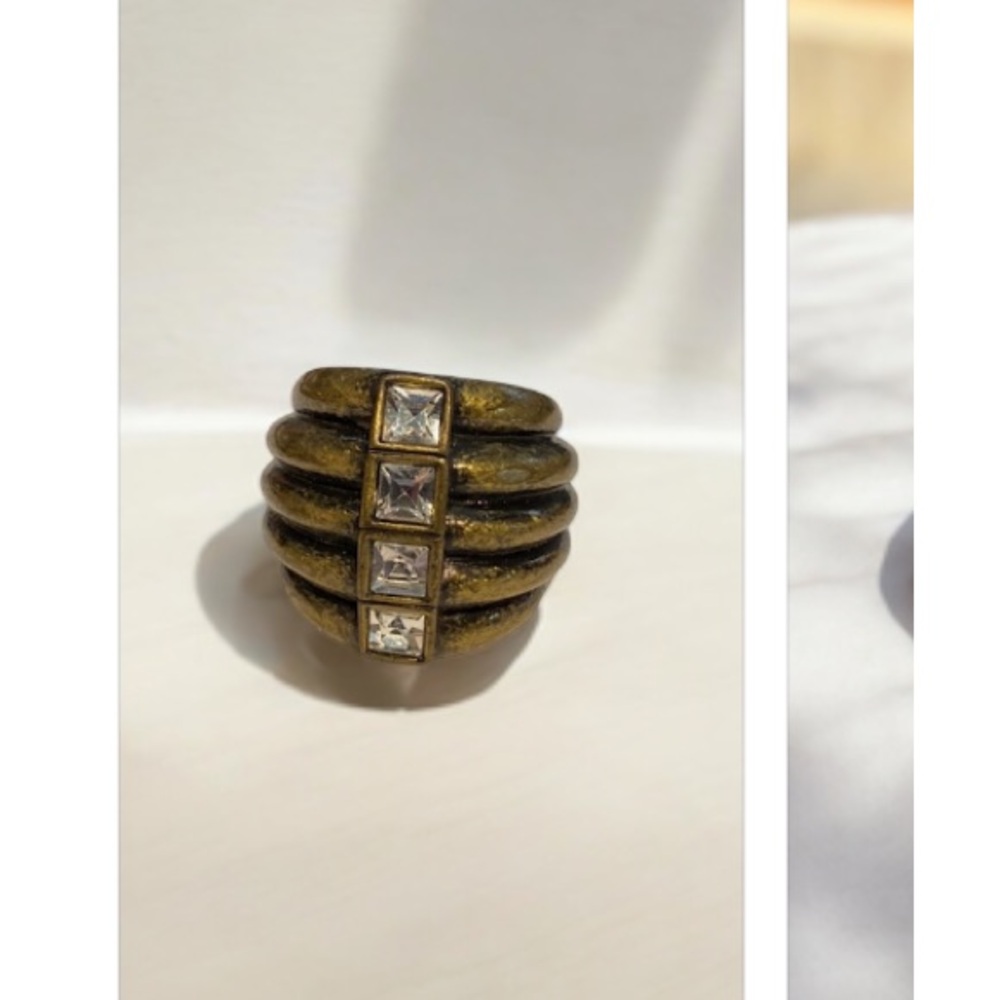 Lia Sophia Antique Gold Ring w/ 4 Beautifully Cut CZ Crystals!!! Size 7